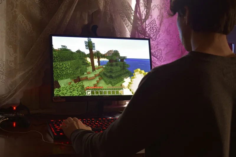 Playing Alone in a Game Built Against You: The Hidden Cost of Social Pressure Mechanics